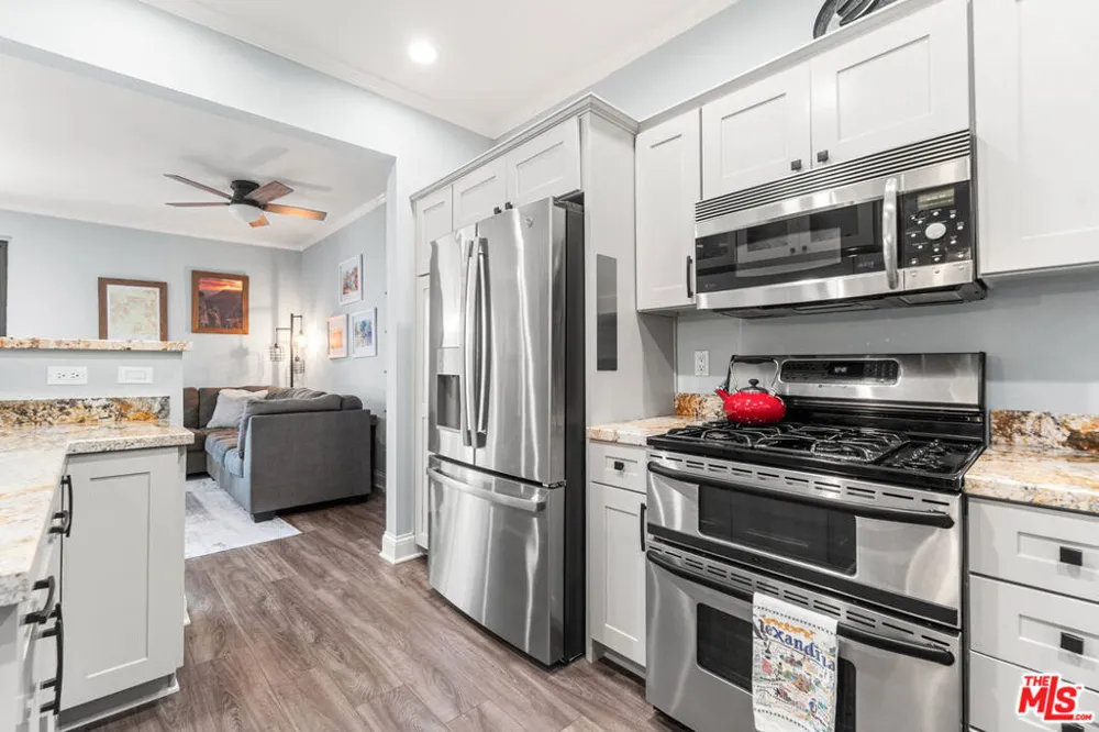 8162 Manitoba Street #120 Los Angeles, CA 90293