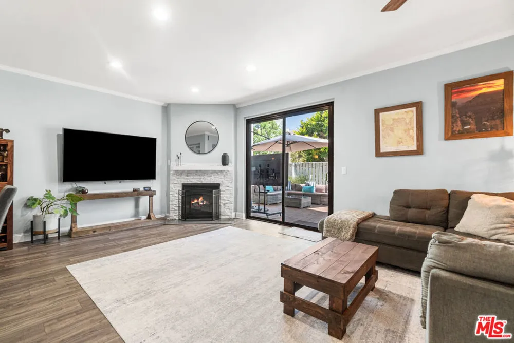 8162 Manitoba Street #120 Los Angeles, CA 90293