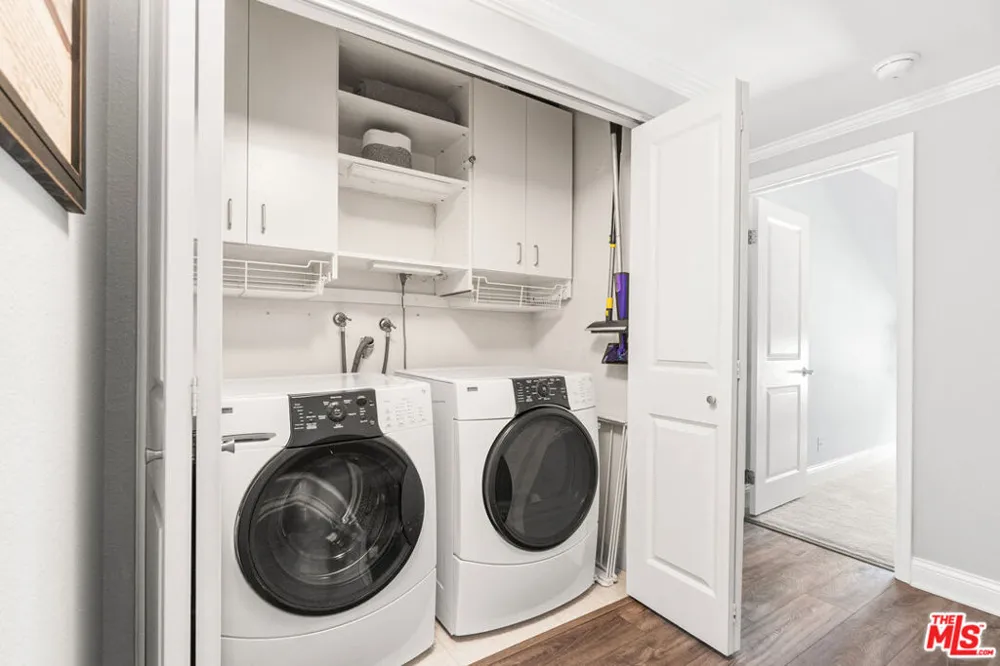 8162 Manitoba Street #120 Los Angeles, CA 90293