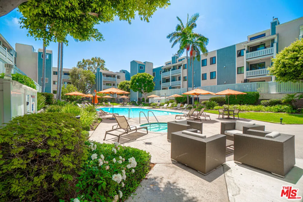 8162 Manitoba Street #120 Los Angeles, CA 90293