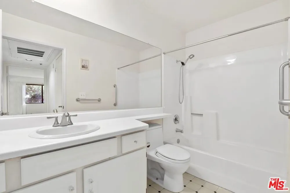 501 Palisades Drive #103 Los Angeles, CA 90272