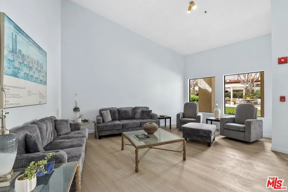 501 Palisades Drive #103 Los Angeles, CA 90272