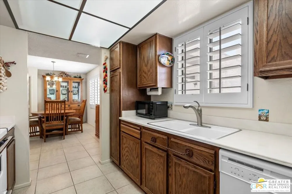 1050 E Ramon Road #15 Palm Springs, CA 92264