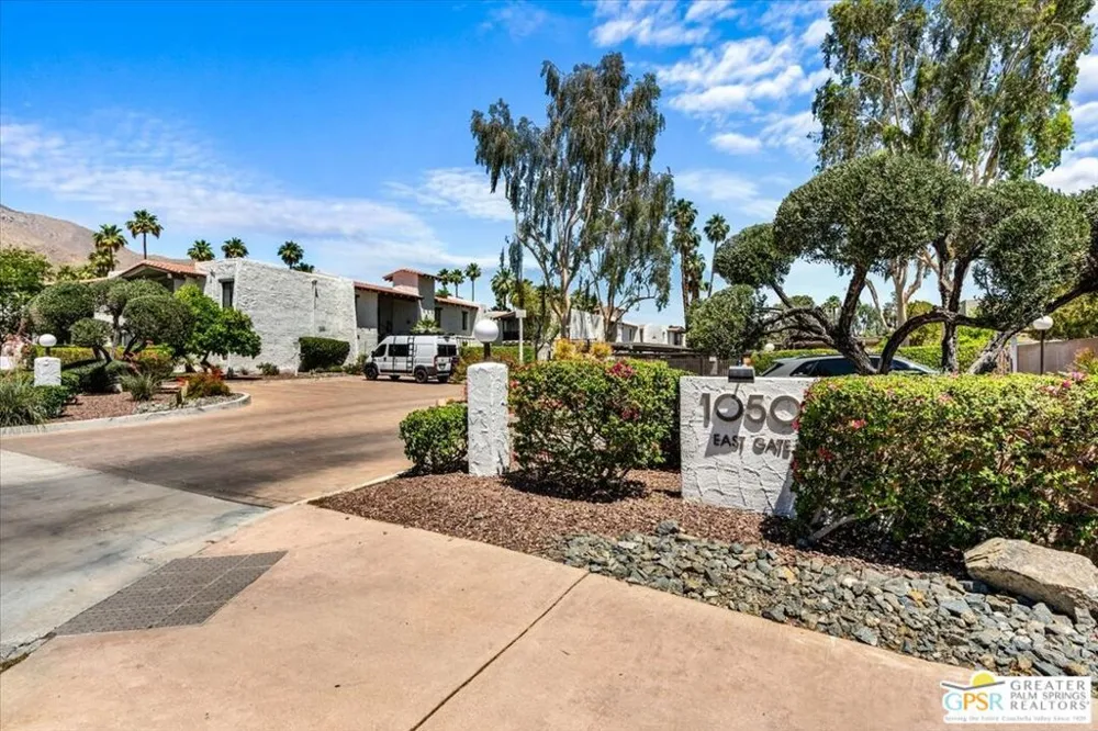1050 E Ramon Road #15 Palm Springs, CA 92264