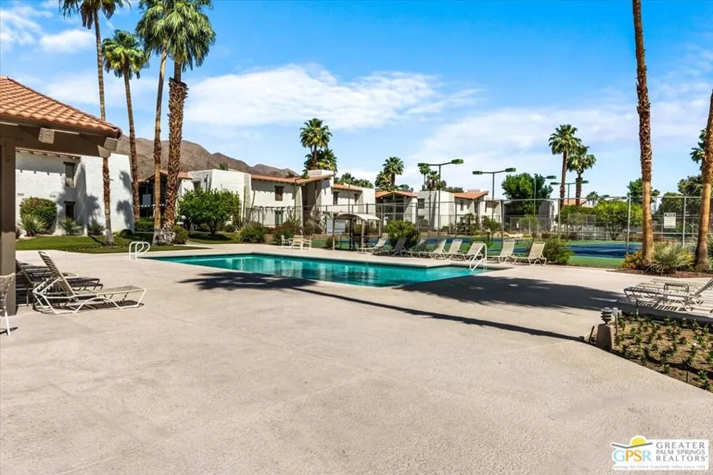 1050 E Ramon Road #15 Palm Springs, CA 92264