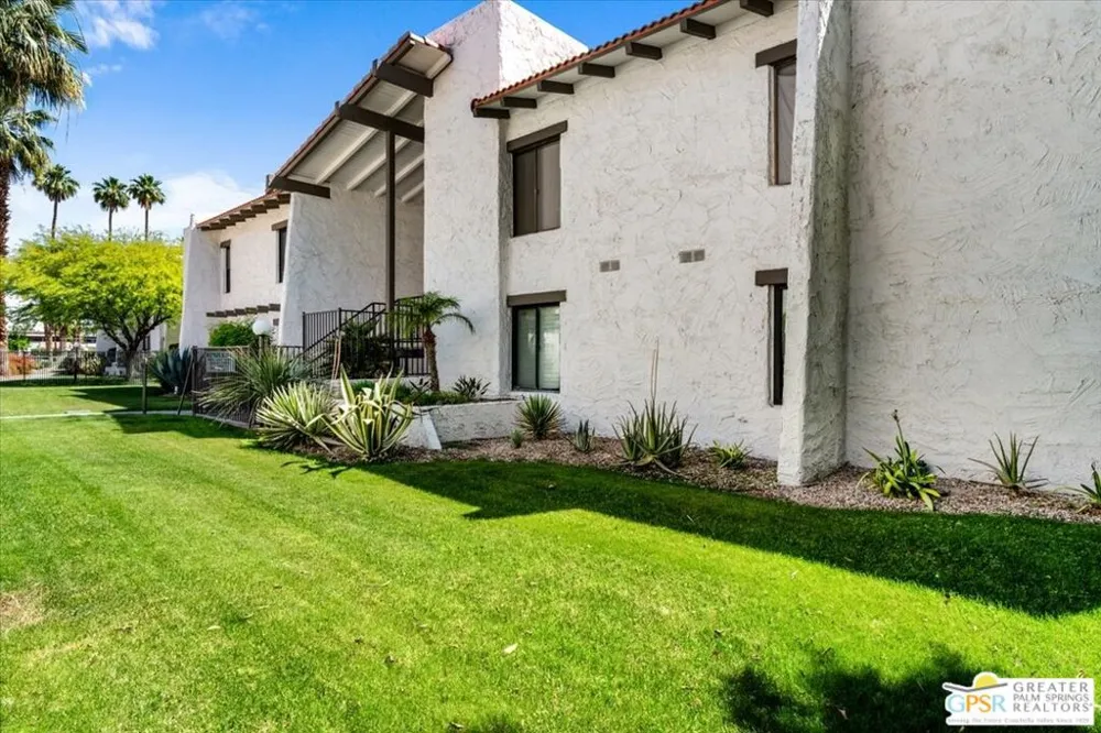 1050 E Ramon Road #15 Palm Springs, CA 92264