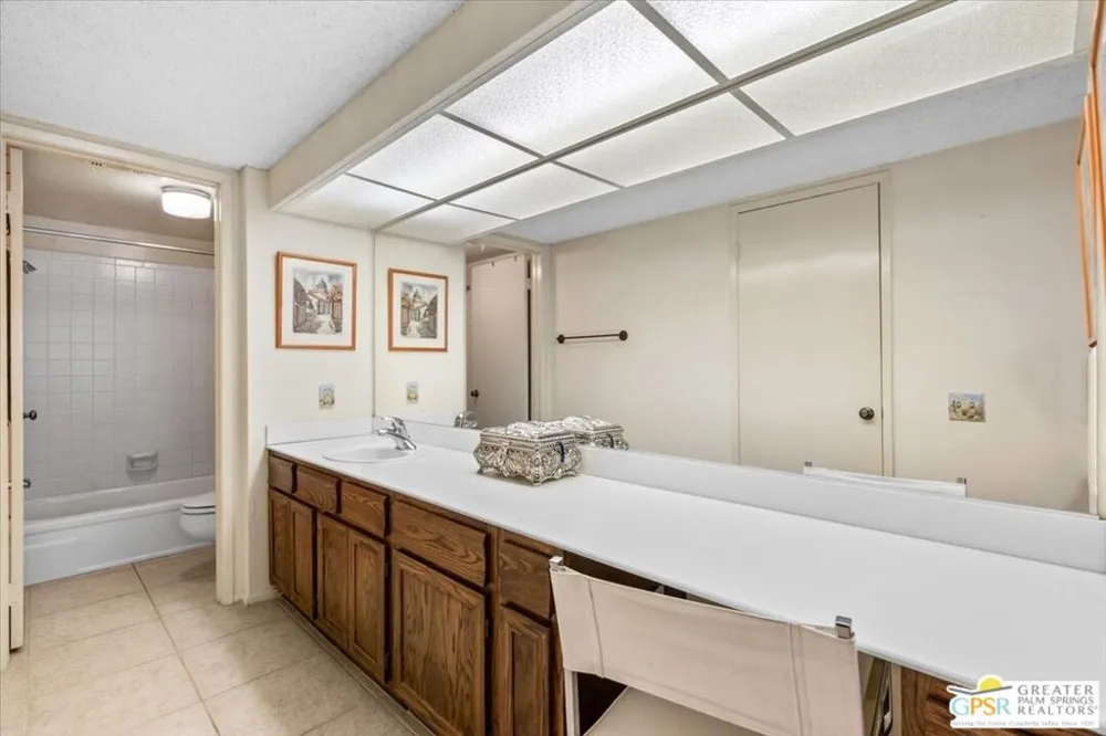 1050 E Ramon Road #15 Palm Springs, CA 92264
