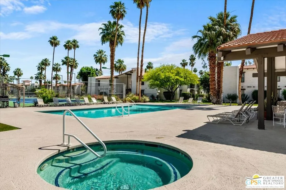 1050 E Ramon Road #15 Palm Springs, CA 92264
