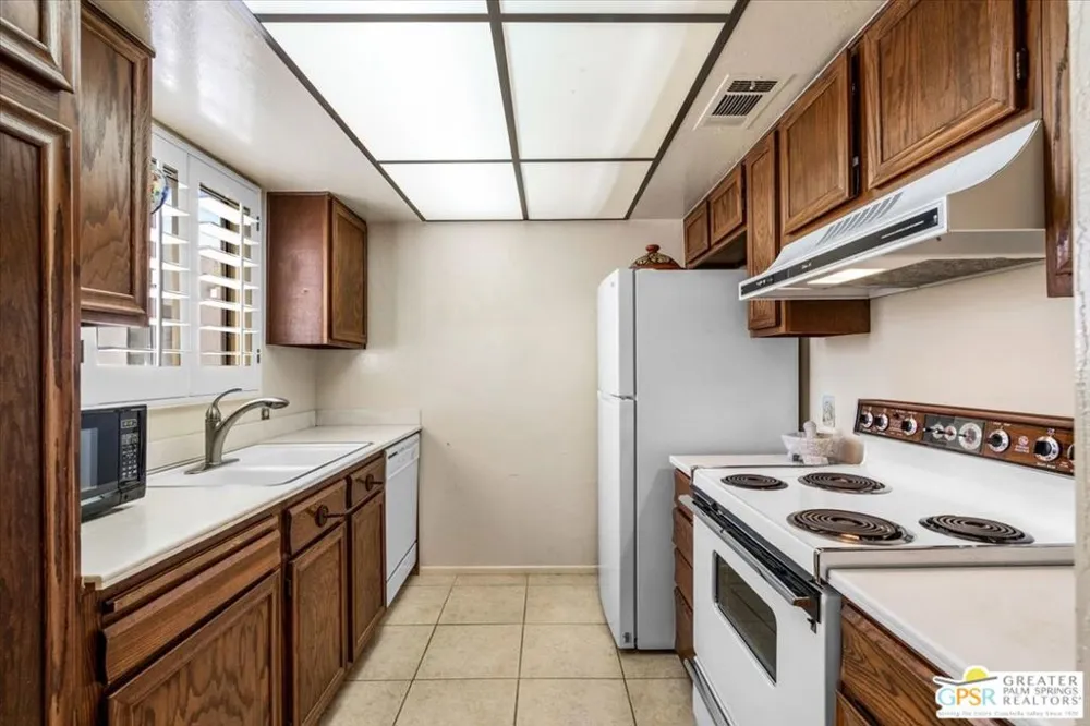 1050 E Ramon Road #15 Palm Springs, CA 92264