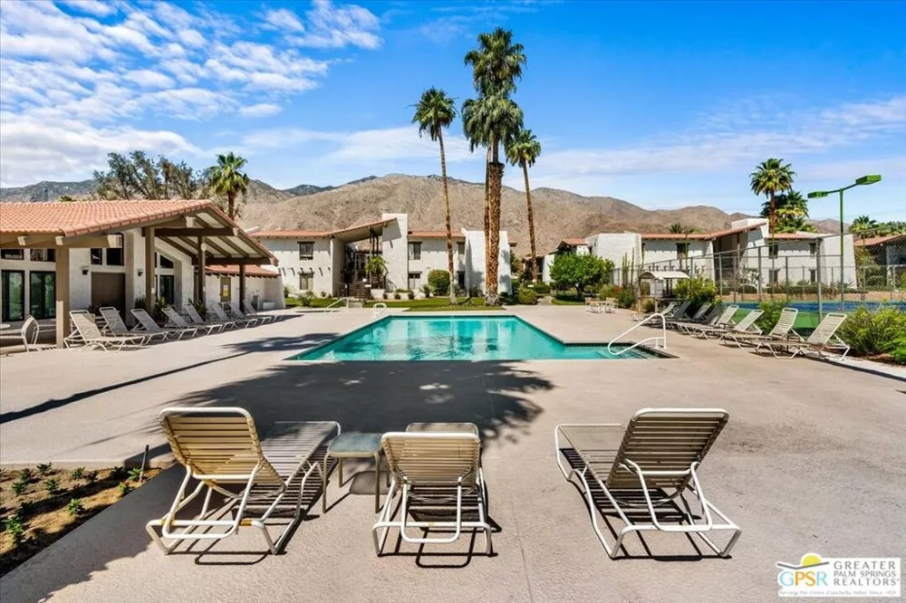 1050 E Ramon Road #15 Palm Springs, CA 92264