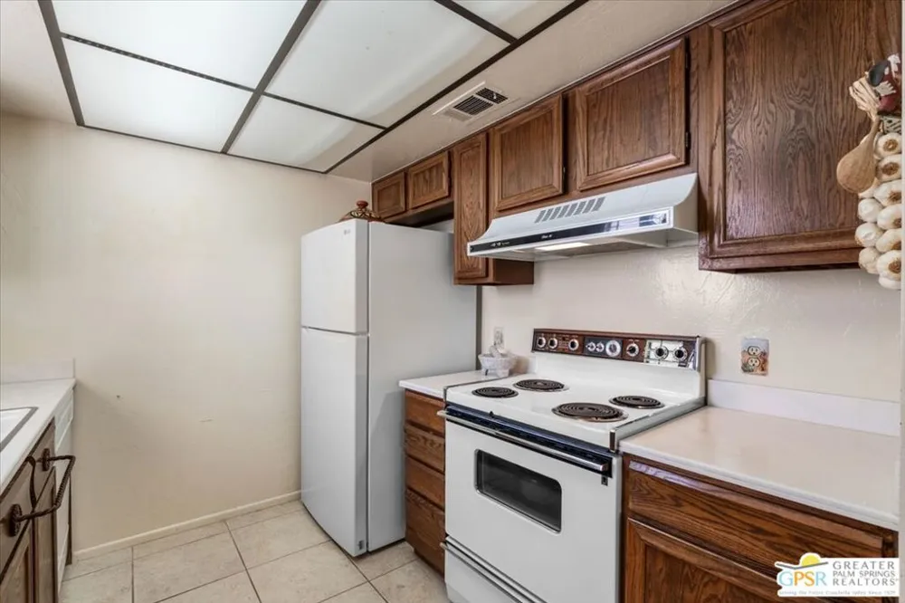 1050 E Ramon Road #15 Palm Springs, CA 92264