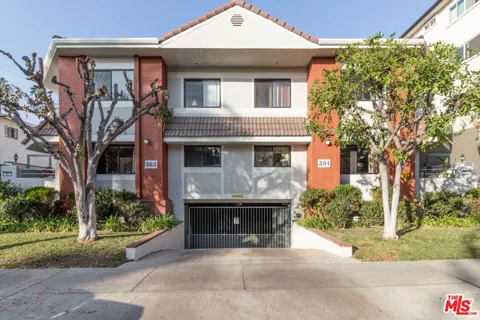 301 W Loraine Street #8