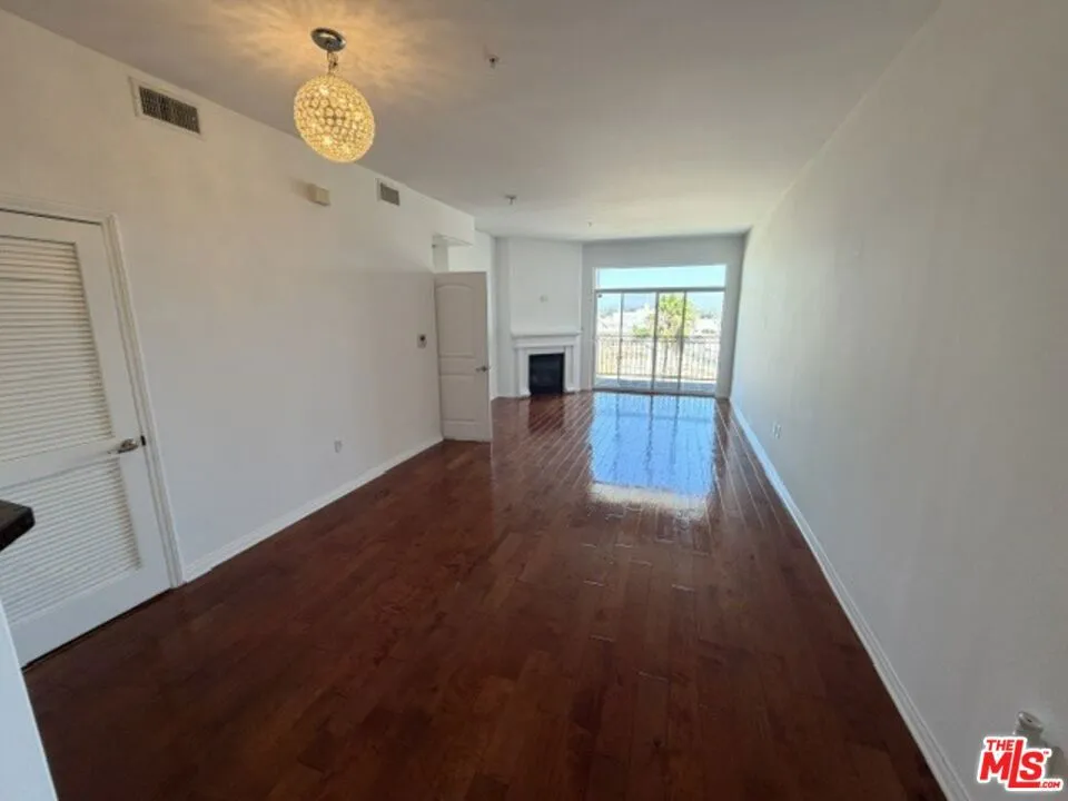 3750 Santa Rosalia Dr. #507 Los Angeles, CA 90008