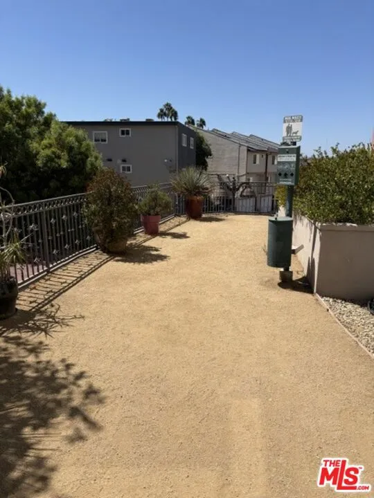 3750 Santa Rosalia Dr. #507 Los Angeles, CA 90008
