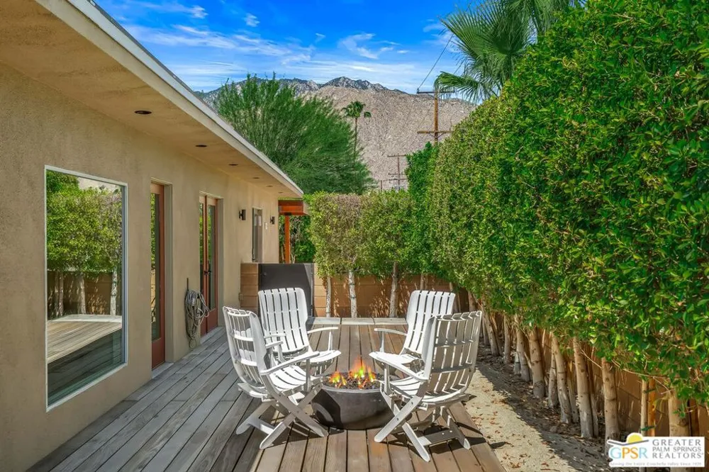 1653 E Sunny Dunes Road Palm Springs, CA 92264