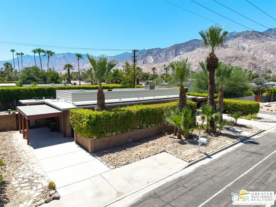 1653 E Sunny Dunes Road Palm Springs, CA 92264