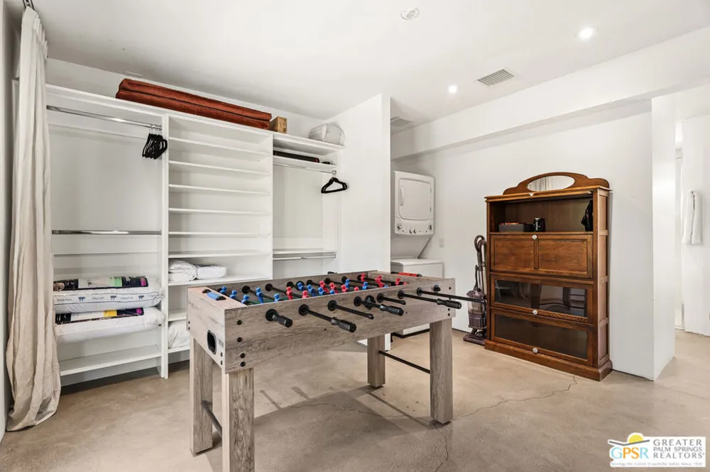 1653 E Sunny Dunes Road Palm Springs, CA 92264