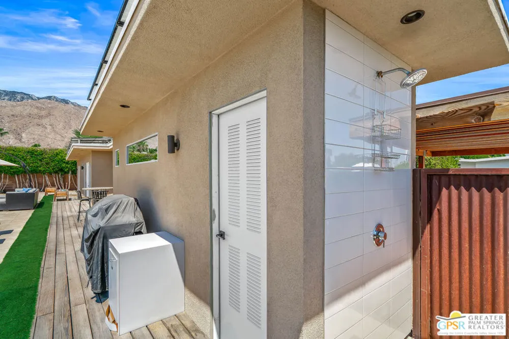 1653 E Sunny Dunes Road Palm Springs, CA 92264