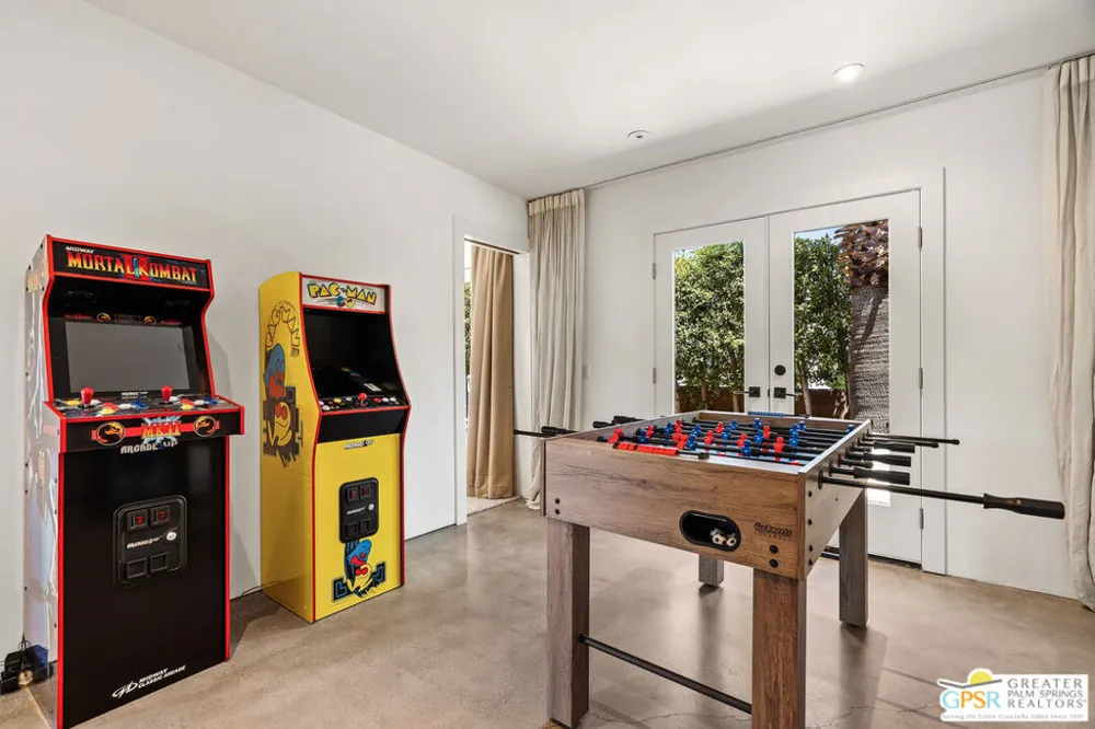 1653 E Sunny Dunes Road Palm Springs, CA 92264