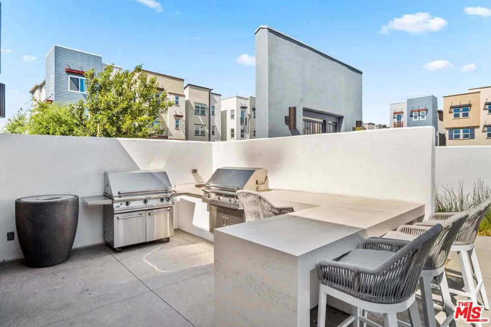 768 Daniel Freeman Circle Inglewood, CA 90301