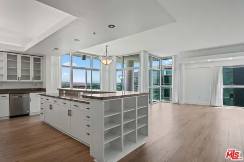 13700 Marina Pointe Drive #1916