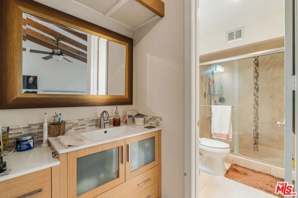 6249 Green Valley Circle Culver City, CA 90230