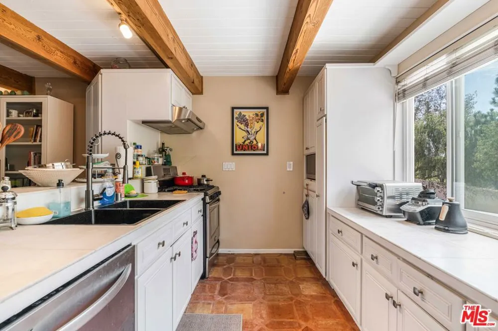 6249 Green Valley Circle Culver City, CA 90230