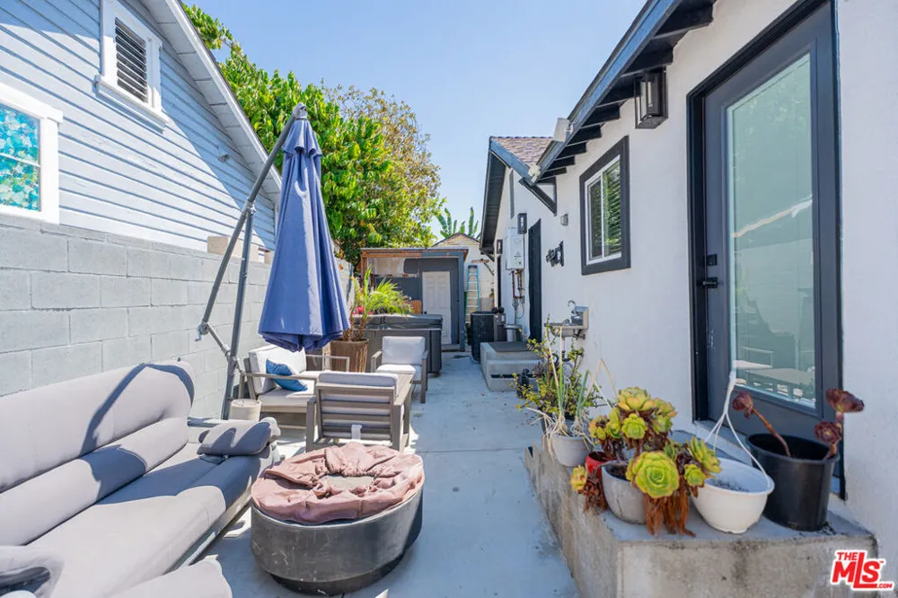 2016 10th Avenue Los Angeles, CA 90018
