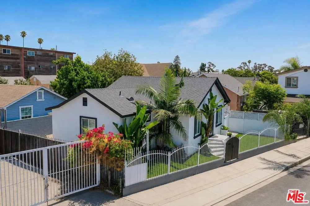2016 10th Avenue Los Angeles, CA 90018