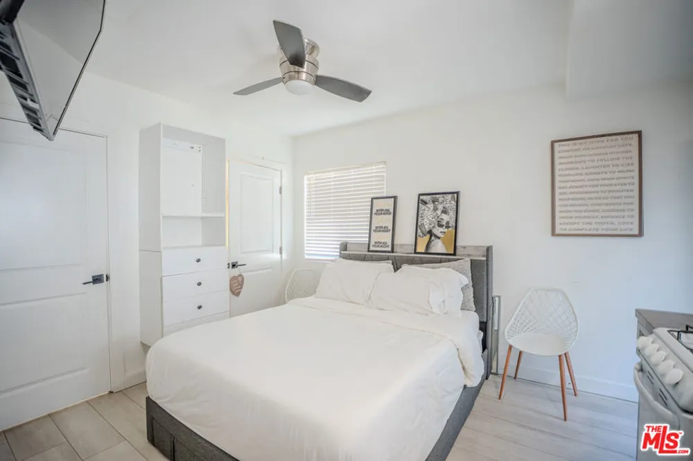 2016 10th Avenue Los Angeles, CA 90018