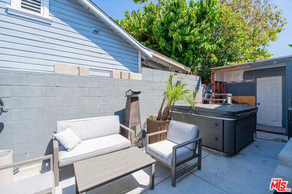 2016 10th Avenue Los Angeles, CA 90018