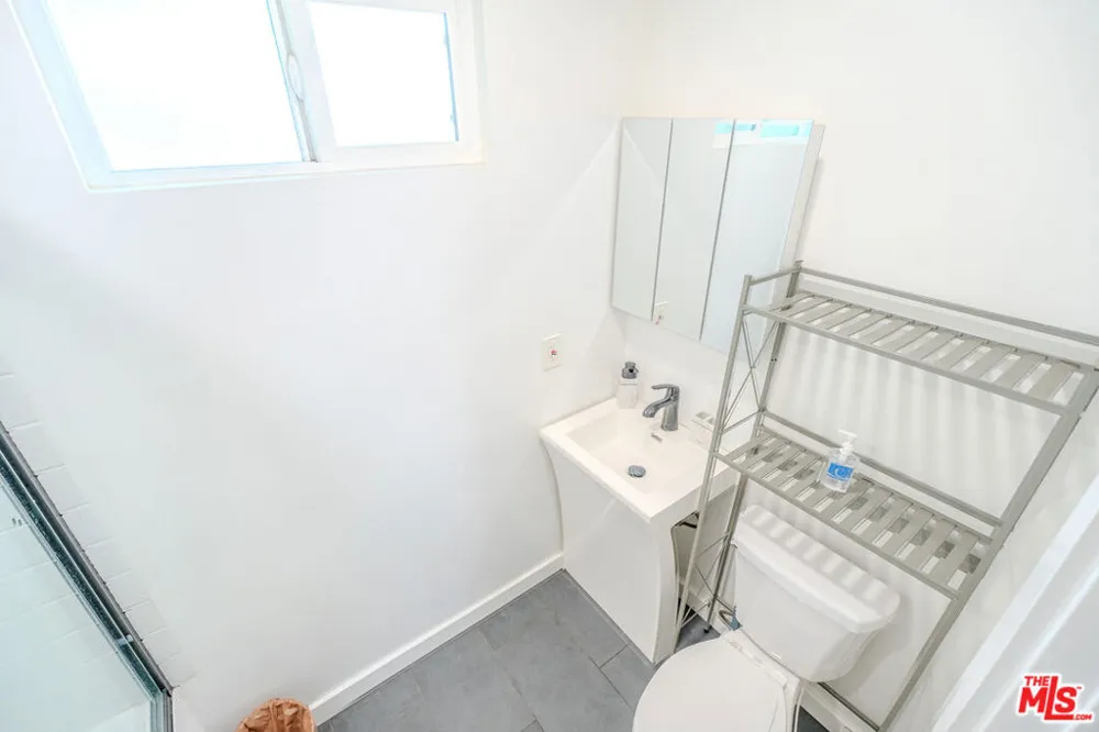 2016 10th Avenue Los Angeles, CA 90018