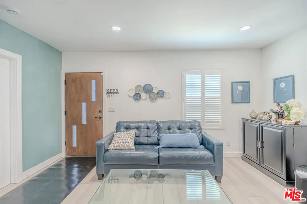 2016 10th Avenue Los Angeles, CA 90018