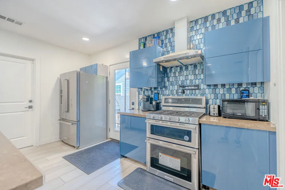 2016 10th Avenue Los Angeles, CA 90018