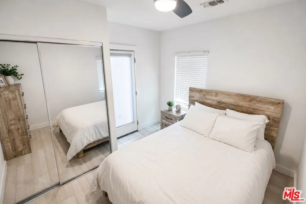 2016 10th Avenue Los Angeles, CA 90018