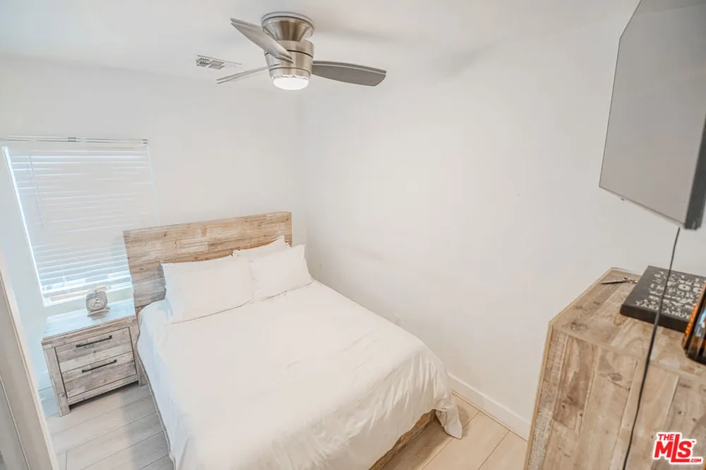 2016 10th Avenue Los Angeles, CA 90018