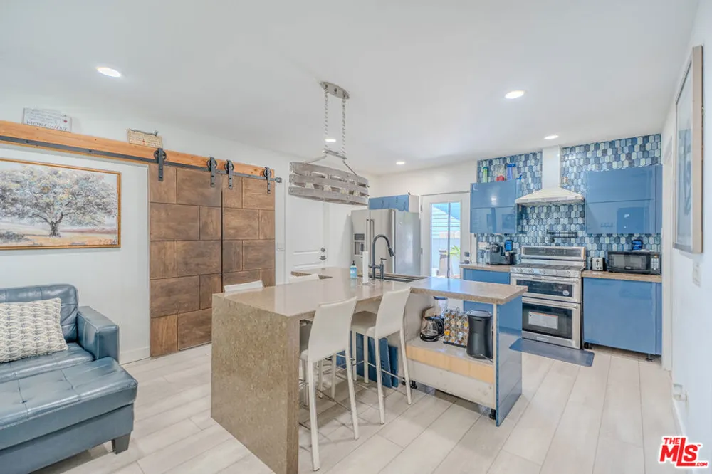 2016 10th Avenue Los Angeles, CA 90018