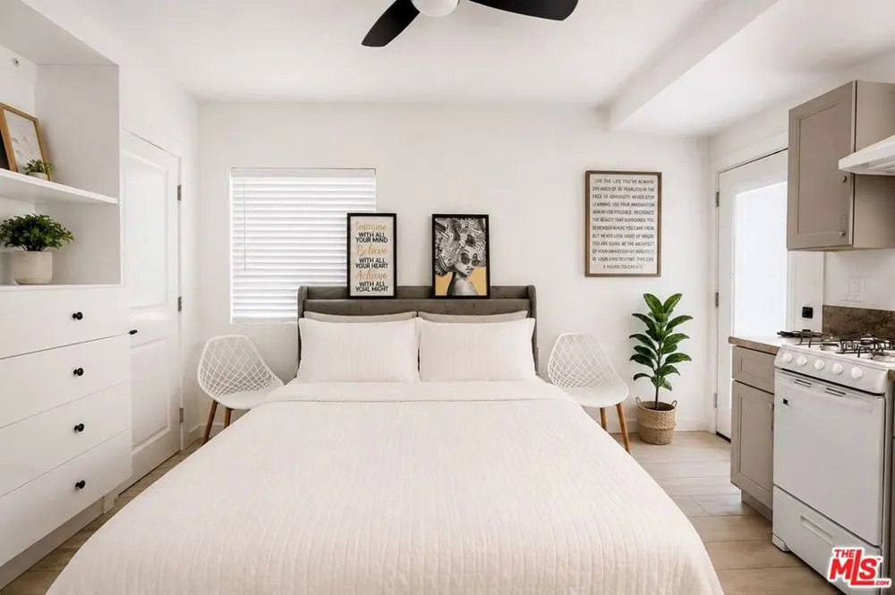 2016 10th Avenue Los Angeles, CA 90018