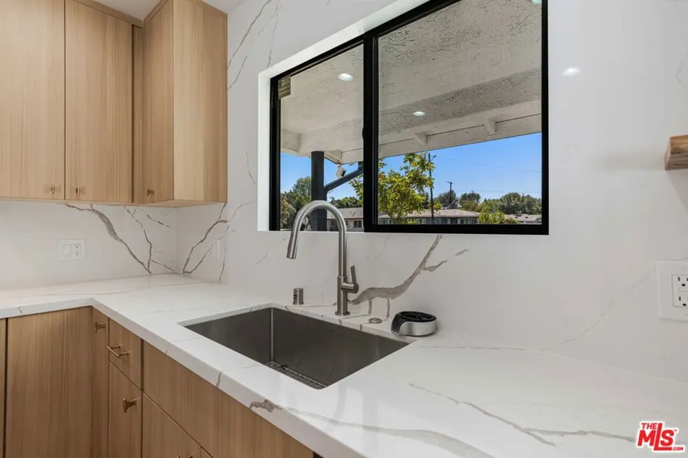 6150 Sylvia Avenue Tarzana, CA 91335