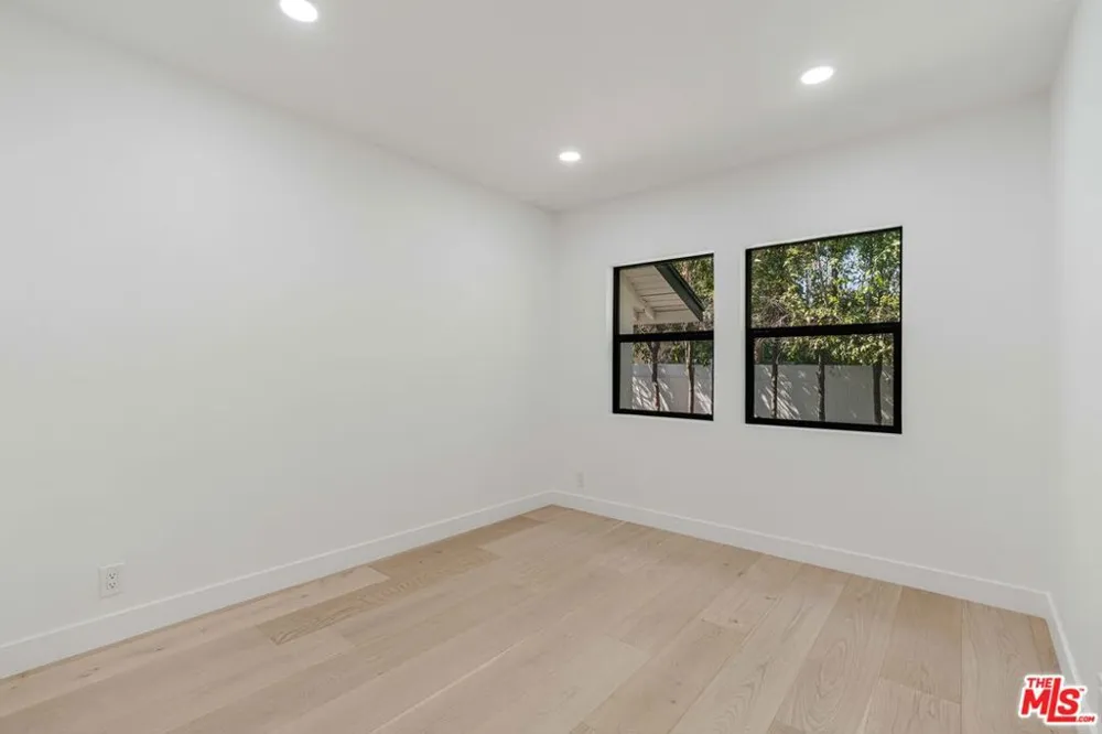 6150 Sylvia Avenue Tarzana, CA 91335