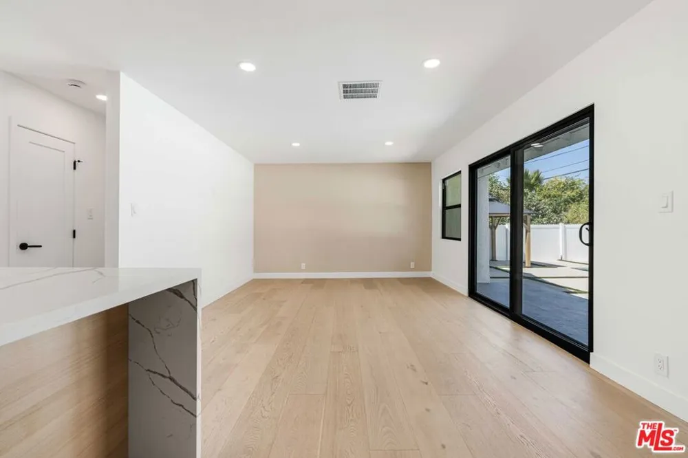 6150 Sylvia Avenue Tarzana, CA 91335