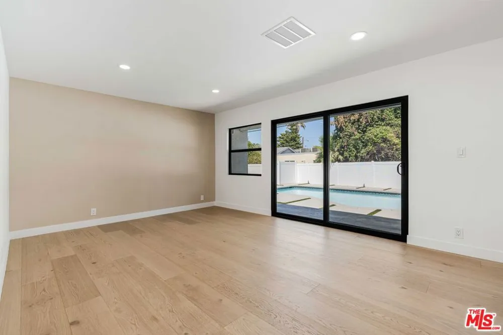 6150 Sylvia Avenue Tarzana, CA 91335