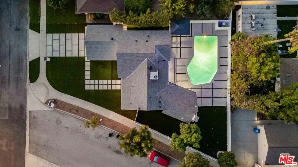 6150 Sylvia Avenue Tarzana, CA 91335