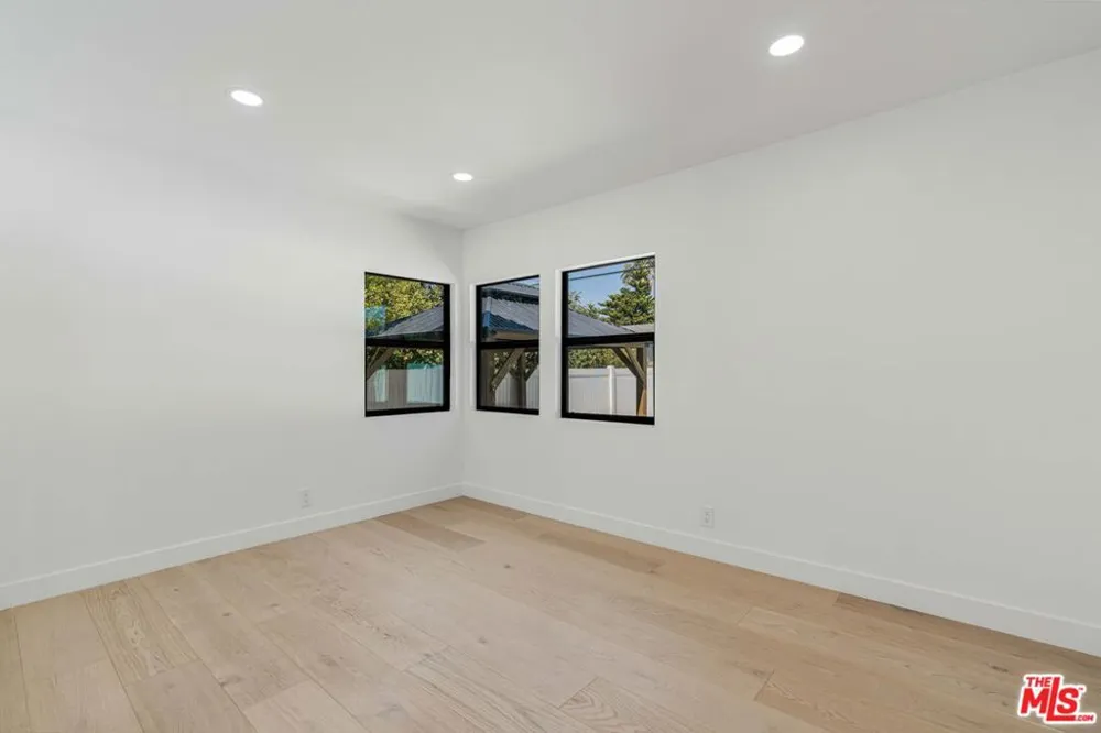 6150 Sylvia Avenue Tarzana, CA 91335