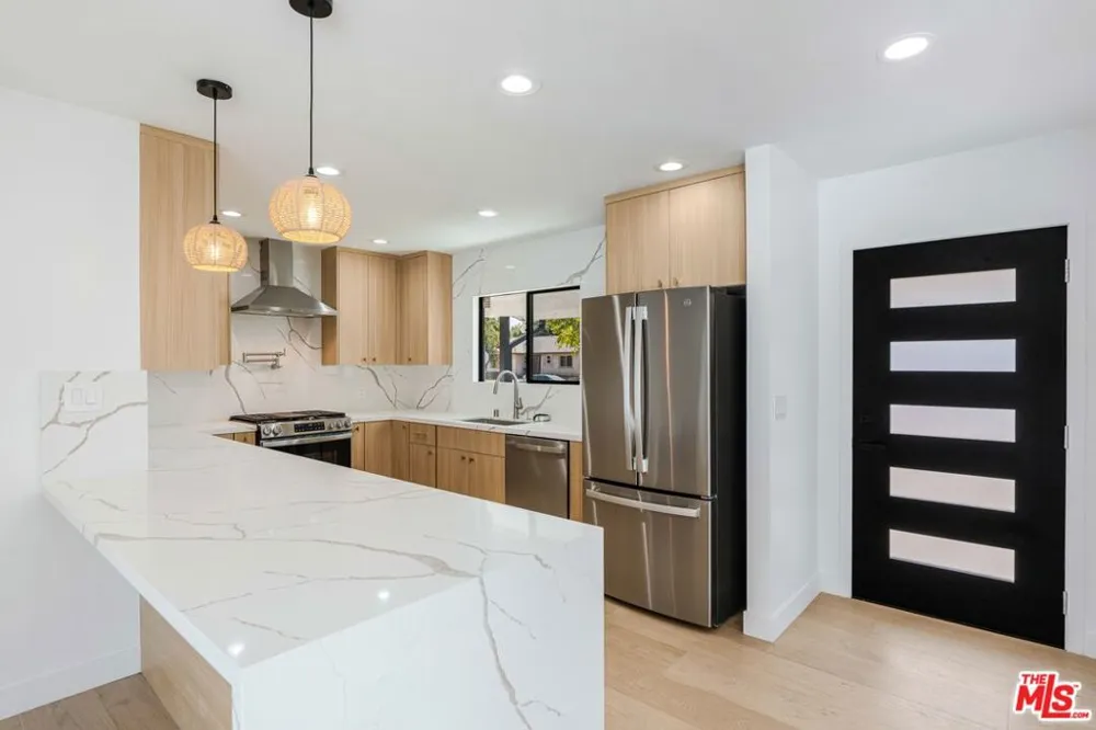 6150 Sylvia Avenue Tarzana, CA 91335