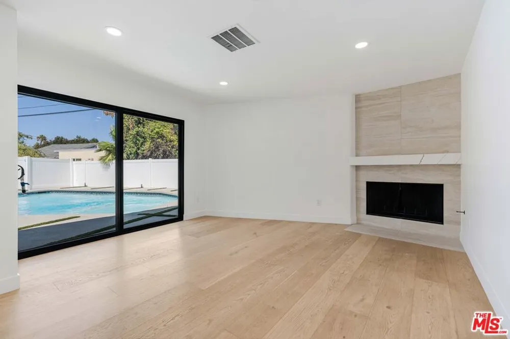 6150 Sylvia Avenue Tarzana, CA 91335