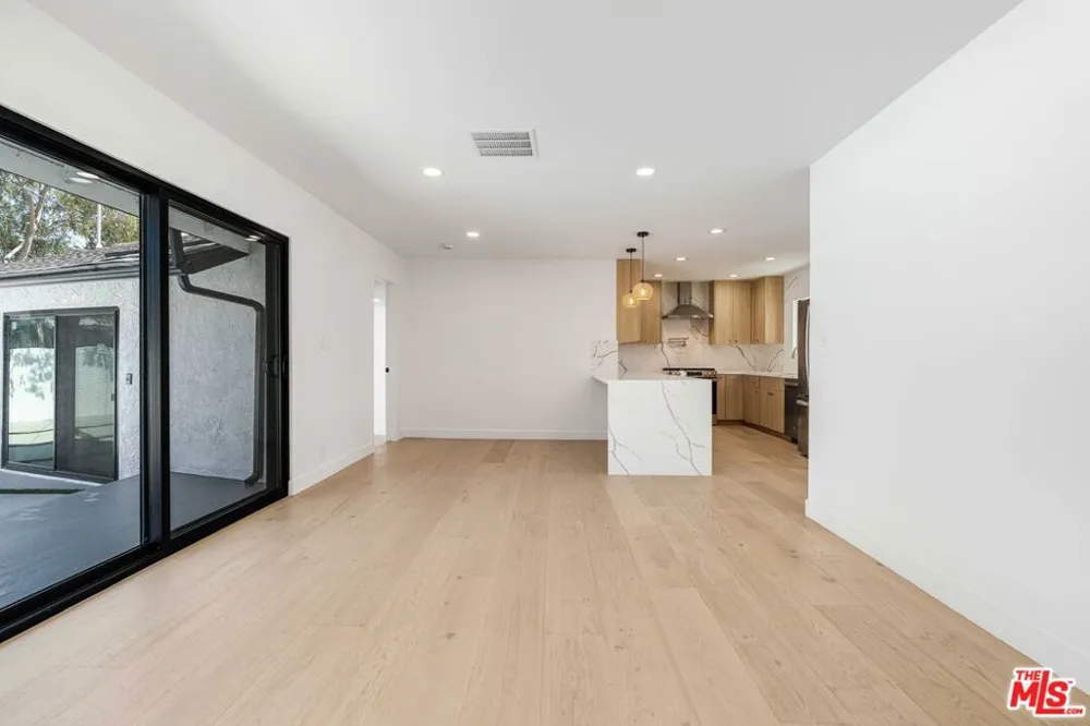 6150 Sylvia Avenue Tarzana, CA 91335