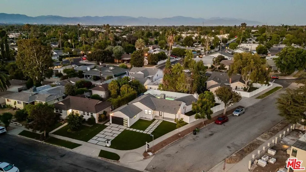 6150 Sylvia Avenue Tarzana, CA 91335