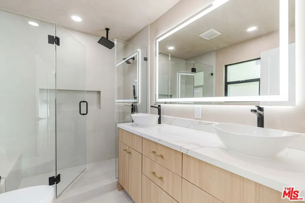6150 Sylvia Avenue Tarzana, CA 91335