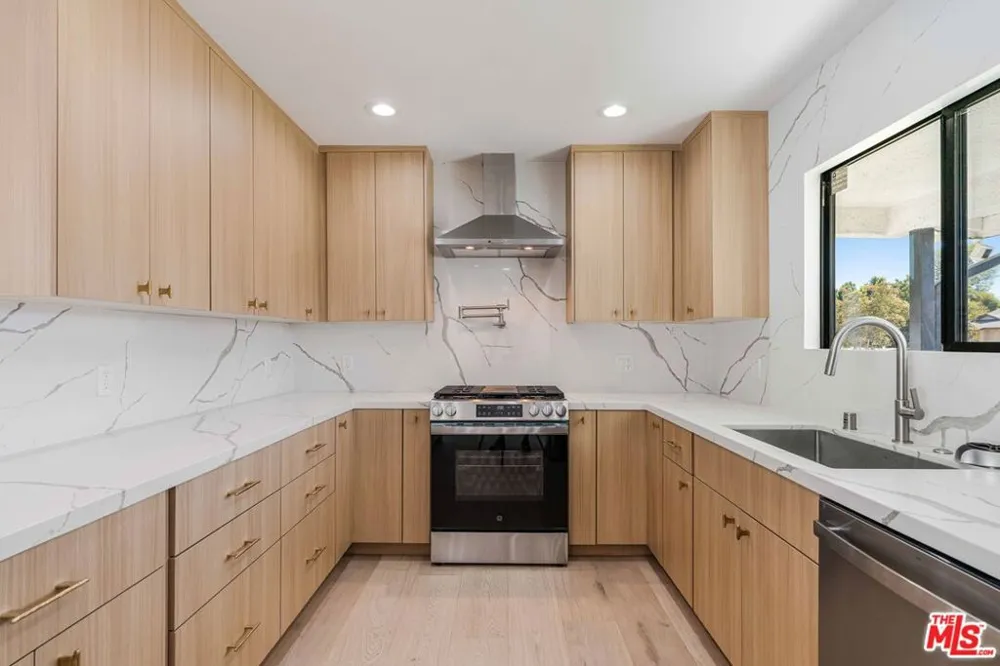 6150 Sylvia Avenue Tarzana, CA 91335